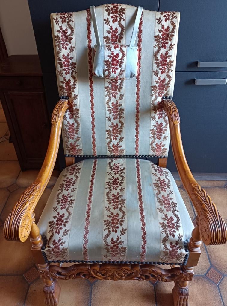 Un fauteuil de style Louis XIII, Ophalen