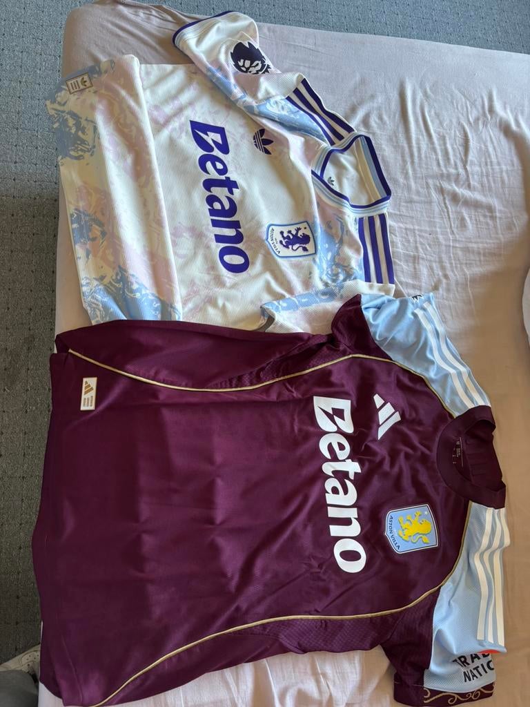Authentieke Aston Villa shirts, Sport en Fitness, Voetbal, Maat M, Verzenden, Zo goed als nieuw