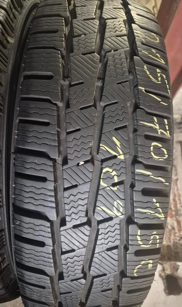 215/70/15C Zo goed als nieuw