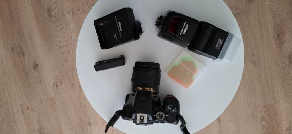 Kit Nikon D3500 18-55mm 1:3.5-5.6 + Flash Cobra Nikon SB-800, Enlèvement, Utilisé, Reflex miroir, 24 Mégapixel