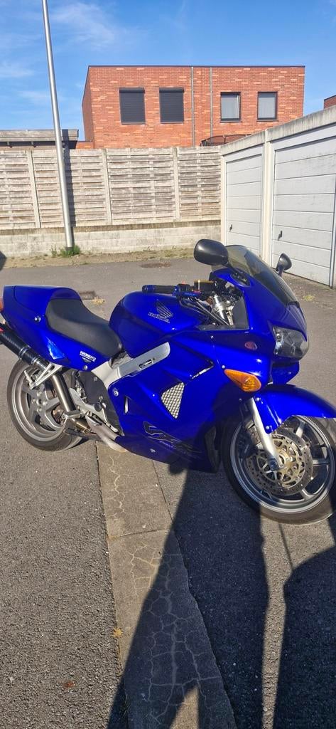 Honda VFR 800 fi - 2001- slechts 40000 km- V4 sport touring, Motoren, Particulier, Sport