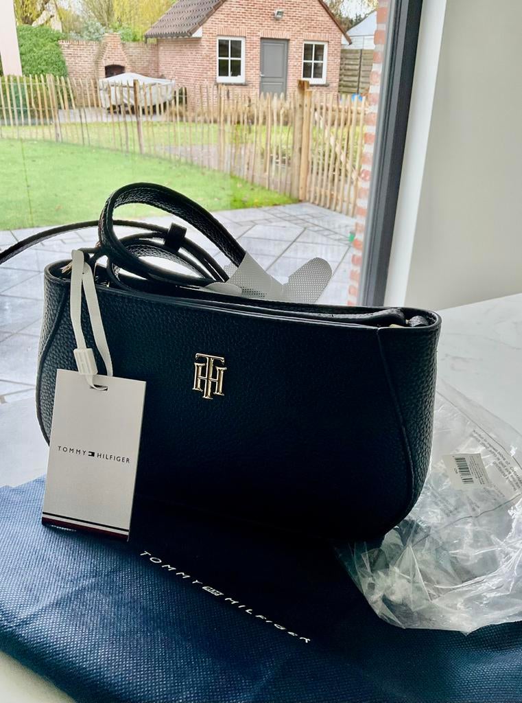 Tommy hilfiger prachtige nieuwe schoudertas van € 109,95, Ophalen of Verzenden, Nieuw, Blauw, Schoudertasje