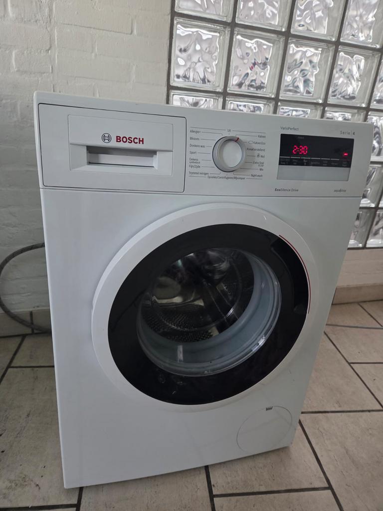 Machine à laver Bosch Série 4 Varioperfect 8KG peu utilisée, 1200 à 1600 tours, Programme lavage à la main, Comme neuf, Chargeur frontal