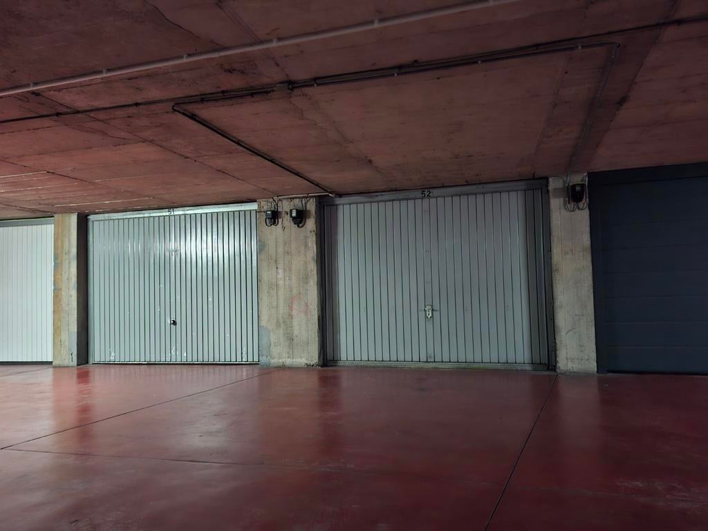 À vendre à Molenbeek (quartier Machtens)  Grand Box de 40 m2, Immo