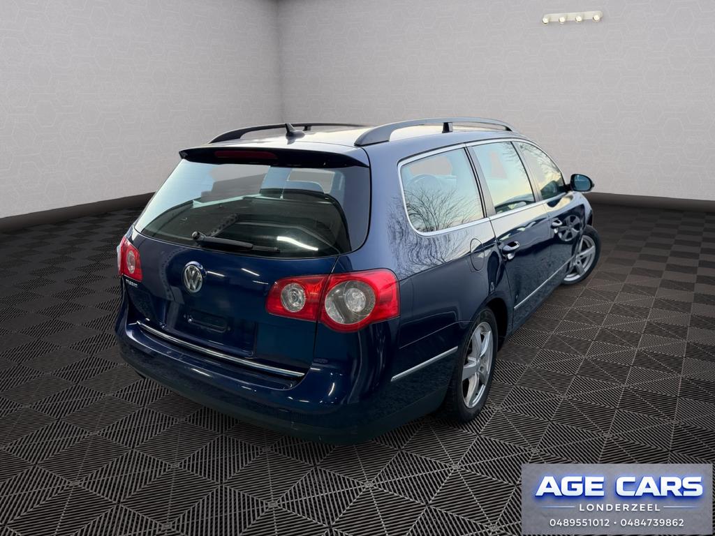 Volkswagen Passat 1.6 FSI Automaat, Auto's, Automaat, Zwart, 4 cilinders, Bedrijf