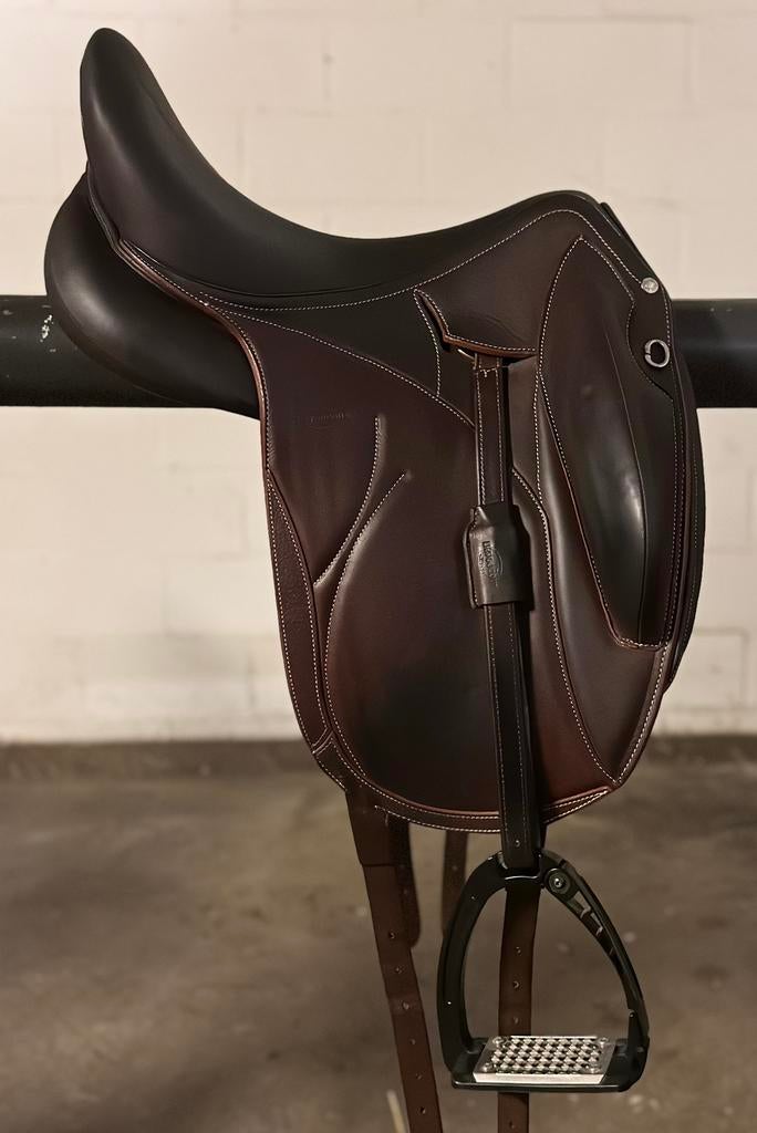 Selle de dressage Devoucoux Makila Lab 17,5, Enlèvement, Comme neuf, Dressage