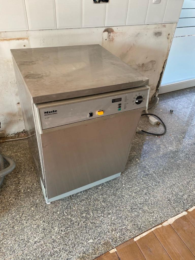 « Miele » professionnel type G 7855, Enlèvement, Comme neuf