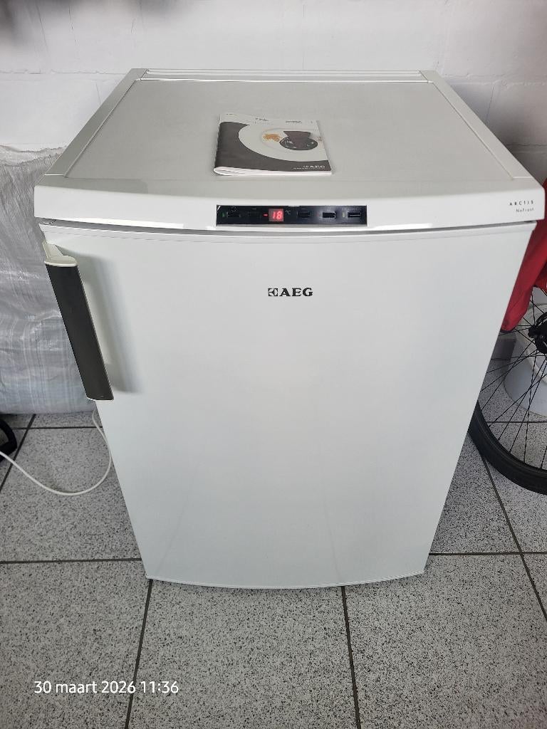 AEG tafelmodel diepvries in zeer nette staat, Elektronische apparatuur, Vriezers en Diepvrieskisten, Minder dan 85 cm, Zo goed als nieuw