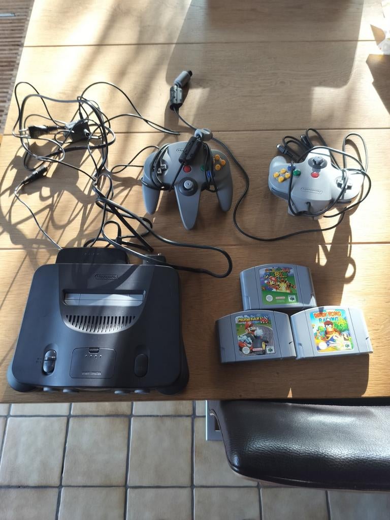 Nintendo 64 bit console er handleid  olledig en 3 spelletjed, Games en Spelcomputers, Spelcomputers | Xbox 360, Ophalen of Verzenden