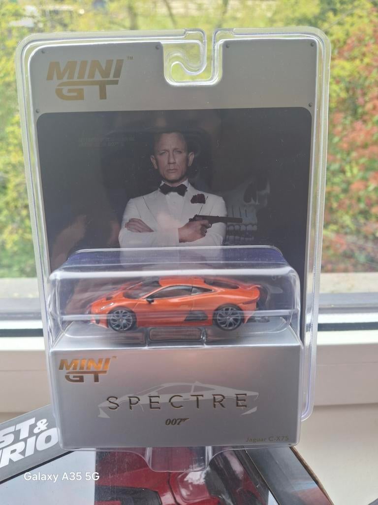 Mini GT James Bond Jaguar C-X75, Enlèvement