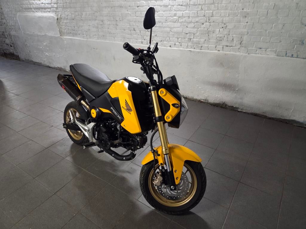 Honda MSX 125 met Akrapoviç