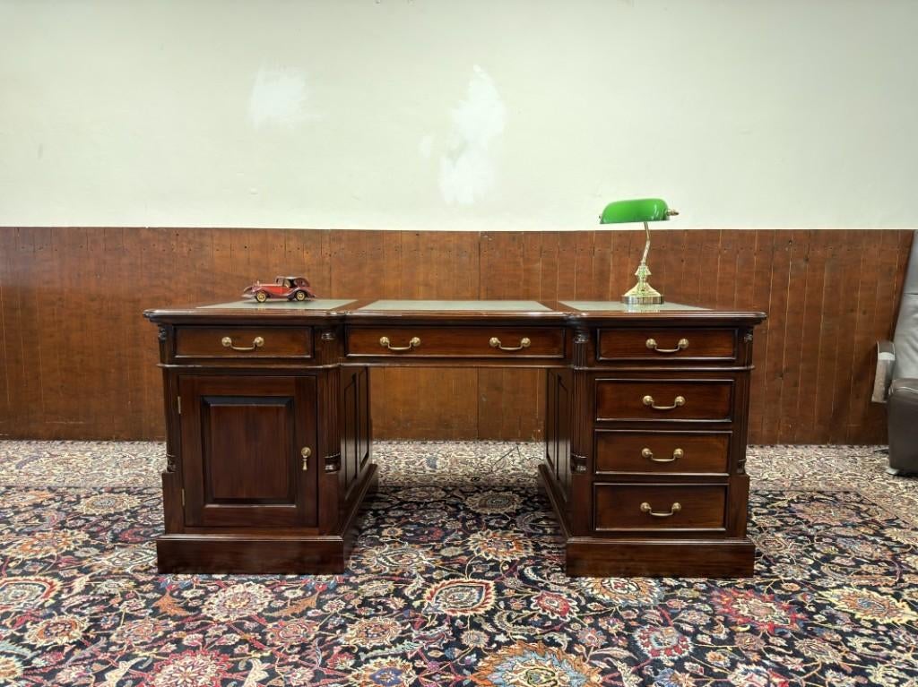 Klassiek Engels Chesterfield Bureau, Antiek en Kunst, Ophalen