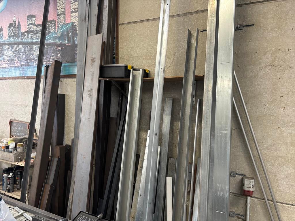 Rek + lot kokers/plat/hoekijzer, Doe-het-zelf en Bouw, Ophalen, Zo goed als nieuw