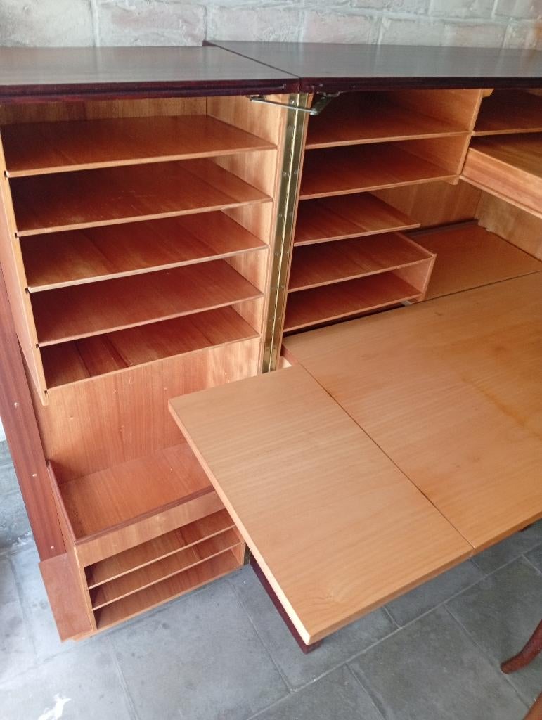 Ultra rare bureau magic box, Enlèvement