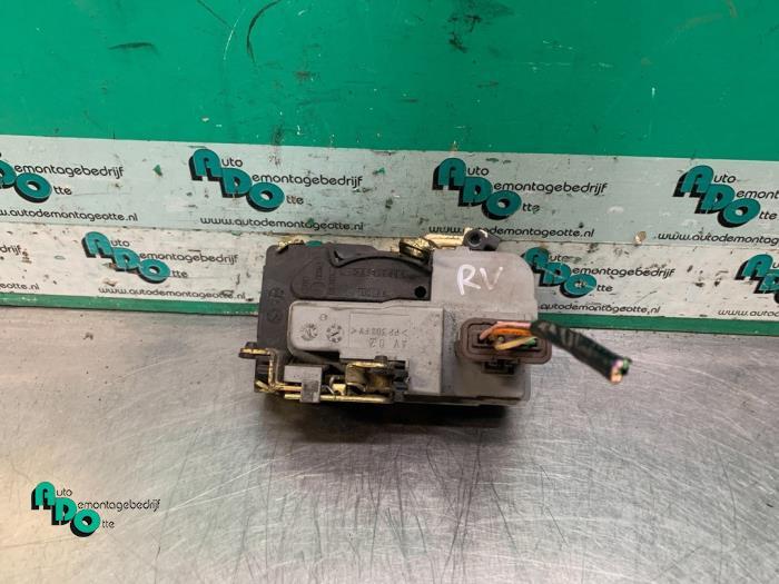 Serrure portière mécanique 2portes droite d'un Peugeot 206, -, 3 mois de garantie, Utilisé, -