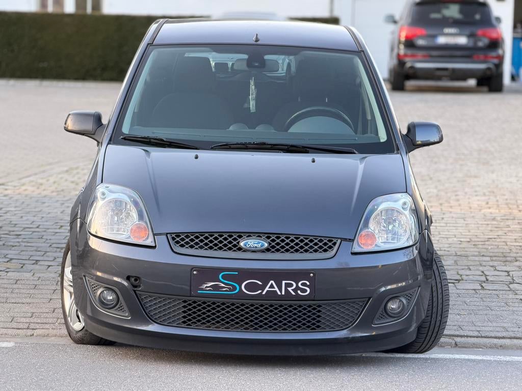 Ford fiesta 1.4i ** 097.000 km ** Automaat ** Airco **, Auto's, Automaat, 4 cilinders, Bedrijf, 5 zetels