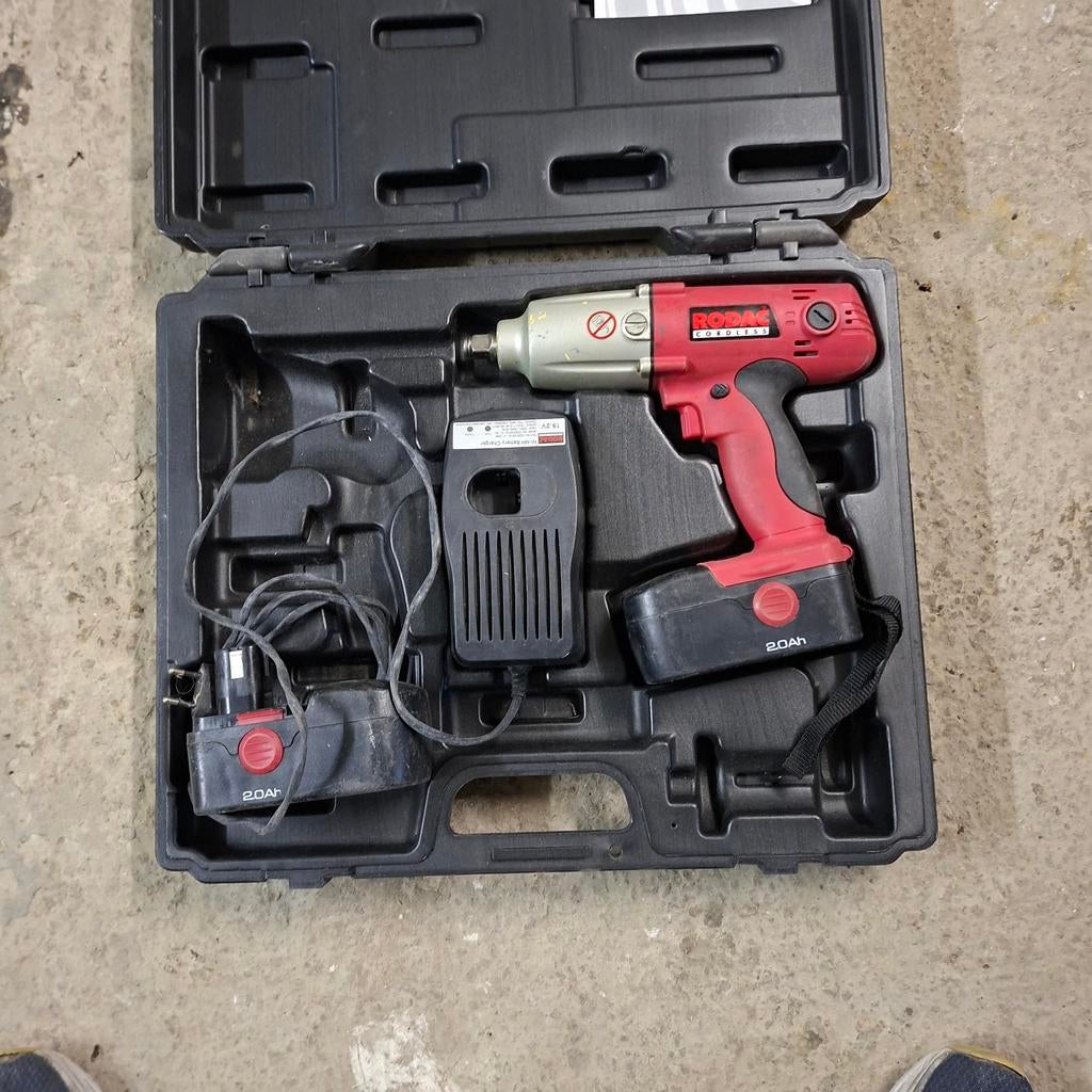 Machine à desserrer les roues avec 2 batteries, Bricolage & Construction, Enlèvement ou Envoi