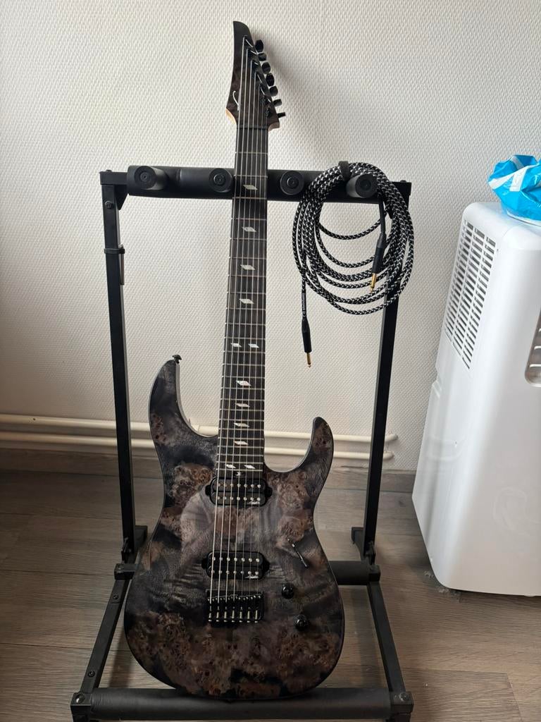 Legator n7ss, Musique & Instruments, Instruments à corde | Guitares | Basses, Enlèvement, Comme neuf