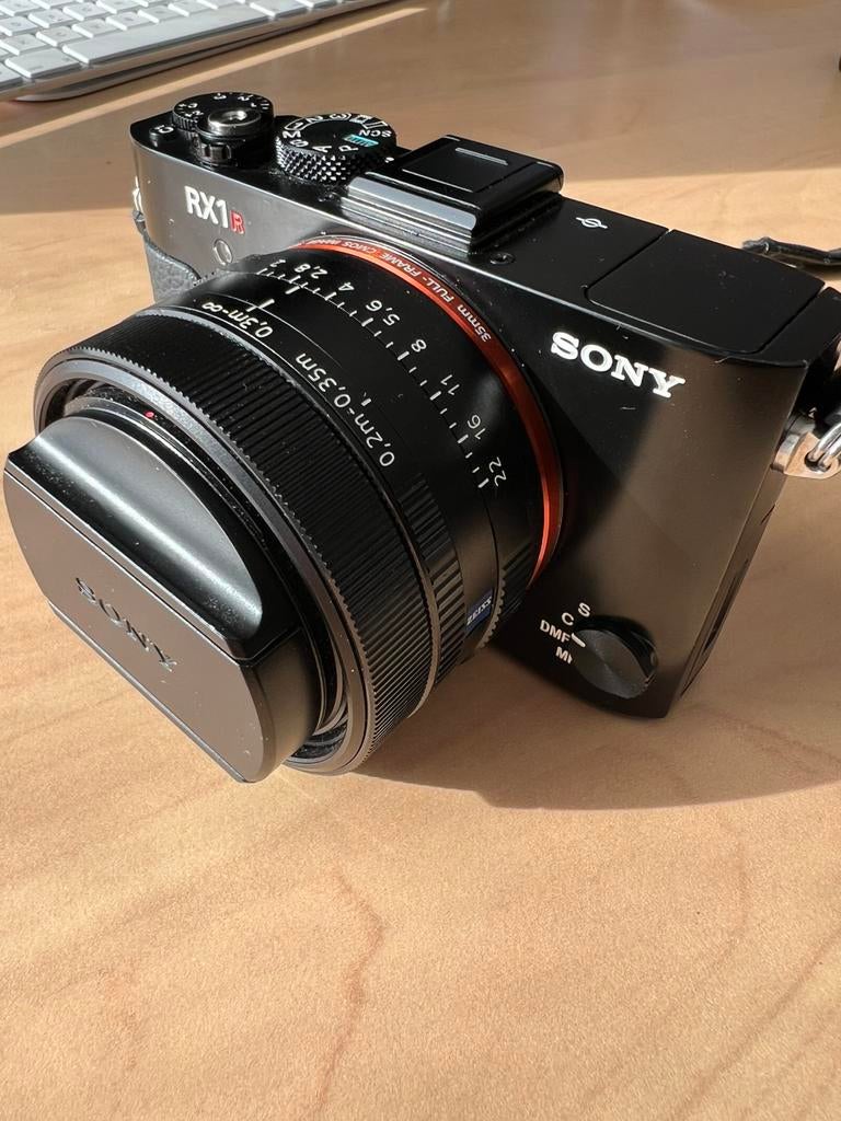 Sony RX1R II - 42MP Full Fr + Zeiss 35mm - weinig gebruikt, Sans zoom optique, 42 Mégapixel, Compact, Enlèvement
