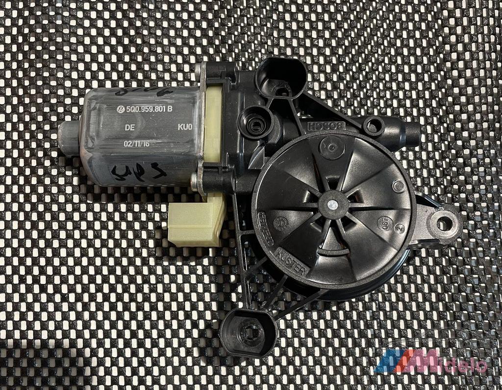 AUDI A3 RAAMMOTOR RECHTS VOOR 5Q0959801, Gebruikt, -, -, -