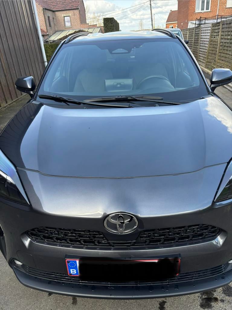 Toyota yaris cross excutive + excutive pack, Autos, Toyota, Argent ou Gris, Achat, Euro 6, Détection des panneaux routiers
