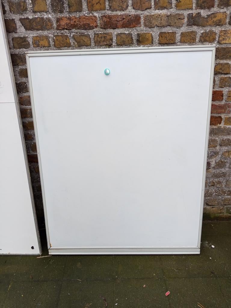 Groot memobord, Enlèvement