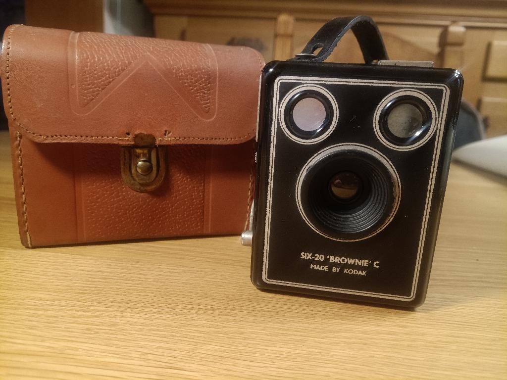 Kodak Six-20 Brownie C Vintage 1940s + Étui+ Manuel Original, Enlèvement ou Envoi, Utilisé, Kodak