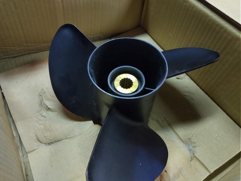 ( miskoop) RVS ( zwart ) "YAMAHA" 13 3/4 x 21 ML Propeller, Ophalen, Nieuw, Motor en Techniek, Motorboot