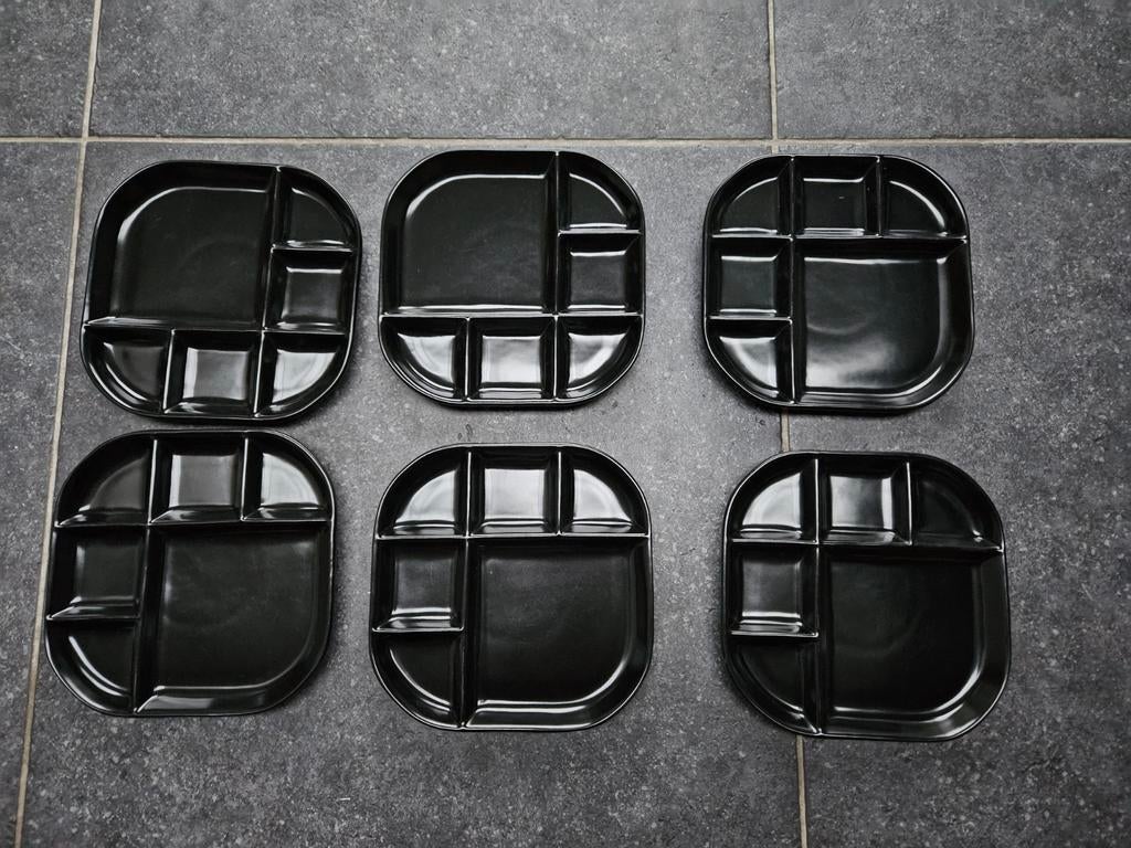 6 assiettes à fondue ou gourmandes carrées noir mat, Maison & Meubles, Enlèvement, Comme neuf, Uni, Assiettes(s)