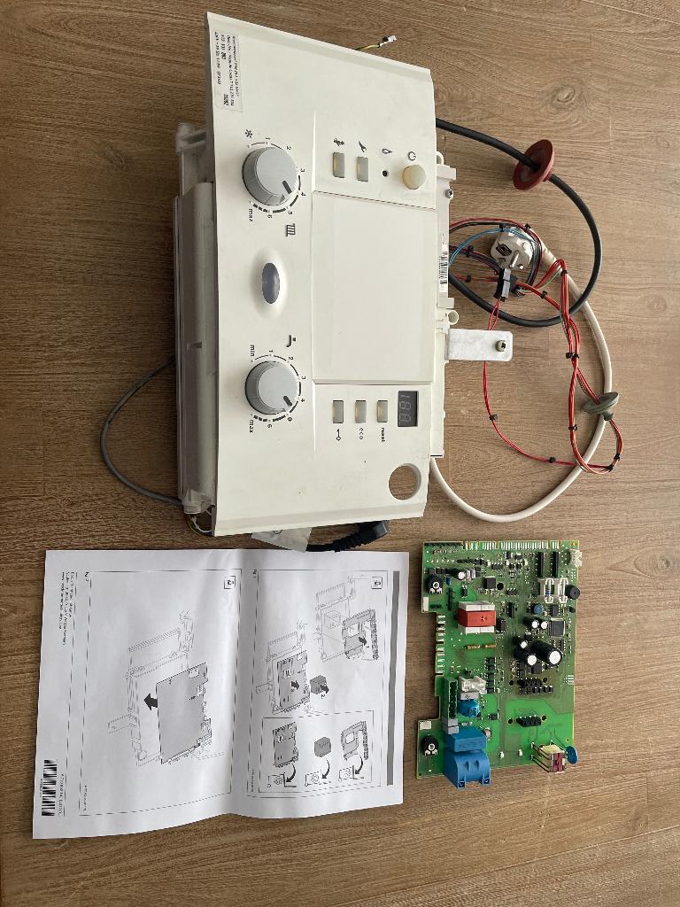 Plaque électronique chaudière à gaz à condensation JUNKERS, Bricolage & Construction, Chauffage & Radiateurs, Enlèvement, Neuf