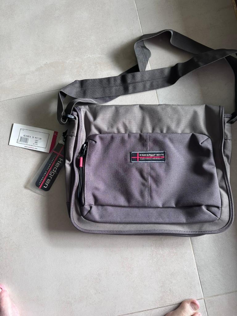 laptopzak Hedsgren, Informatique & Logiciels, Sacoches d'ordinateur portable, Enlèvement, 17 pouces ou plus, Neuf, Sac à bandoulière