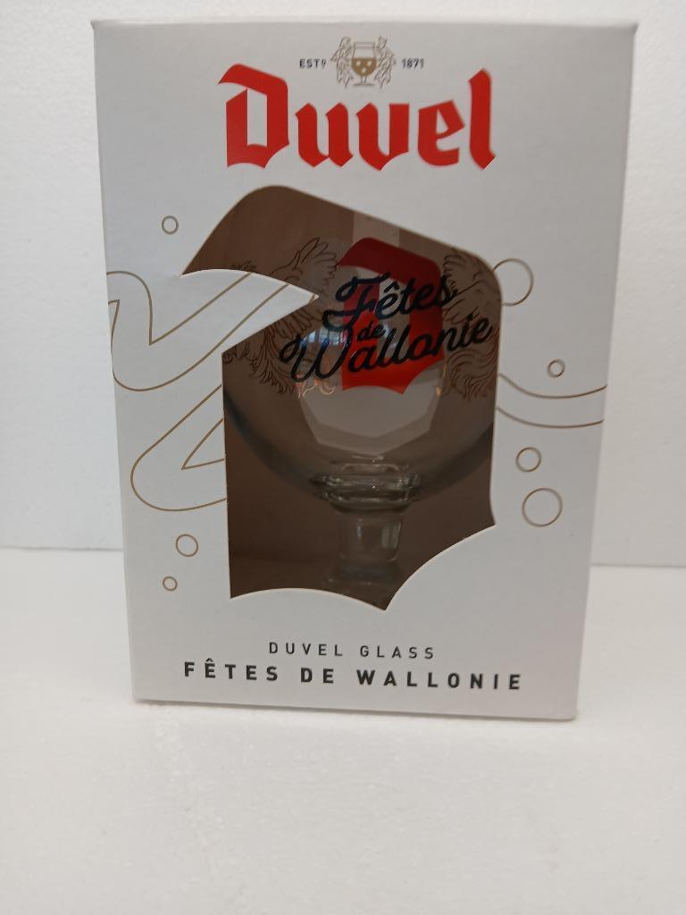 Verre sur pied DUVEL FETE DE WALLONIE 2022 avec sa boite en, Collections, Marques de bière, Comme neuf, Verre ou Verres, Duvel