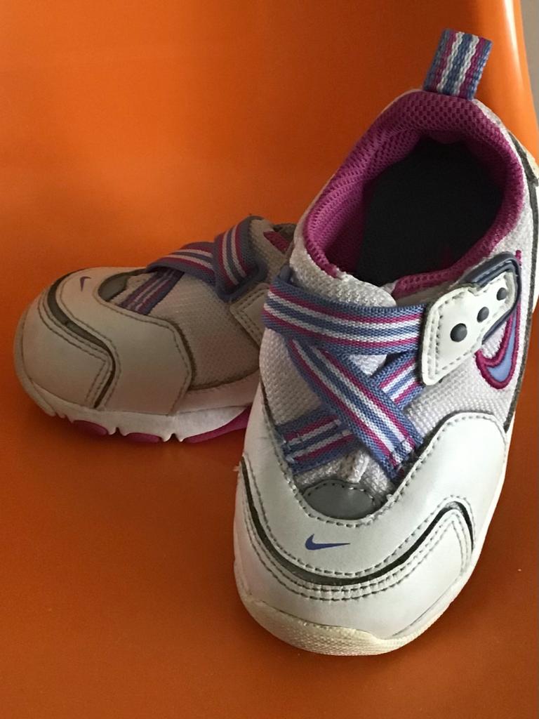 Nike schoenen maat 22, Ophalen of Verzenden, Zo goed als nieuw