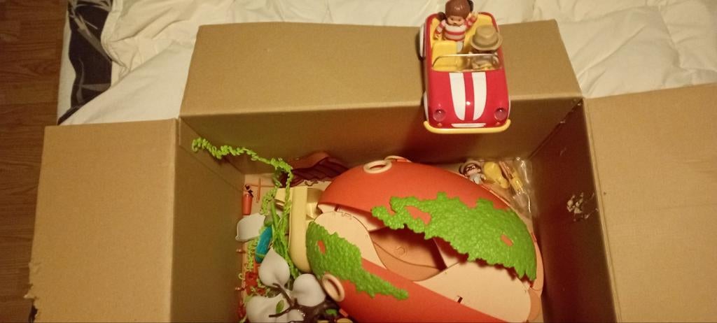 Monchichi huis en auto en poppetjes, Kinderen en Baby's, Ophalen of Verzenden, Zo goed als nieuw