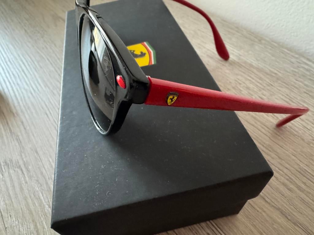 Ray-Ban Scuderia Ferrari-collectie, Ophalen of Verzenden, Zo goed als nieuw, Bril, Ray-Ban