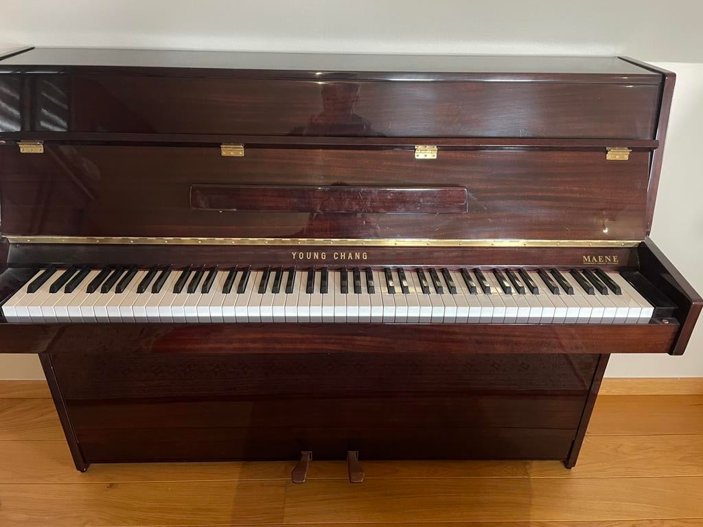 Young Chang EC-109 piano, Ophalen, Bruin, Zo goed als nieuw, Piano