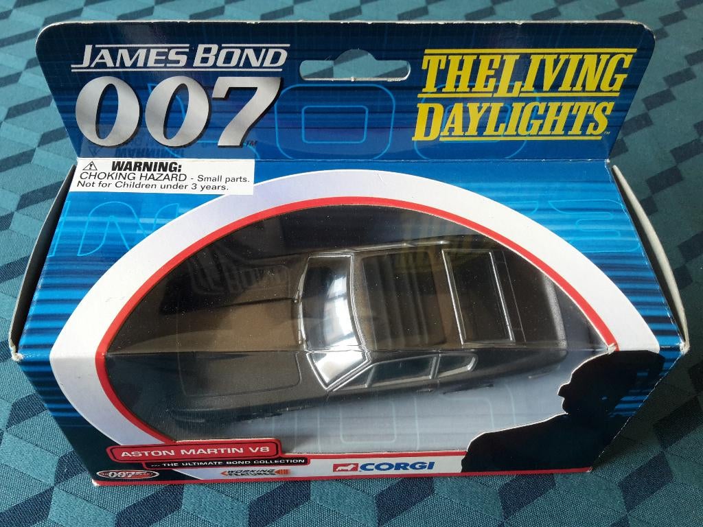 James Bond modelauto Aston Martin V8 nieuw in doosje, Corgi, Hobby & Loisirs créatifs, Voitures miniatures | 1:43, Neuf, Voiture