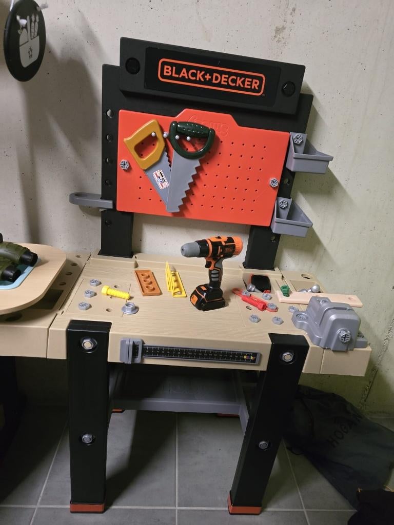 Black+Decker Werkbank Bricolo Center - Speelgoed werktafel, Kinderen en Baby's, Speelgoed | Speeltafels, Zo goed als nieuw, Ophalen