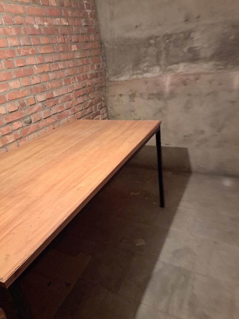 Houten tafel met ijzeren onderstel., 150 à 200 cm, Enlèvement, Utilisé, Chêne