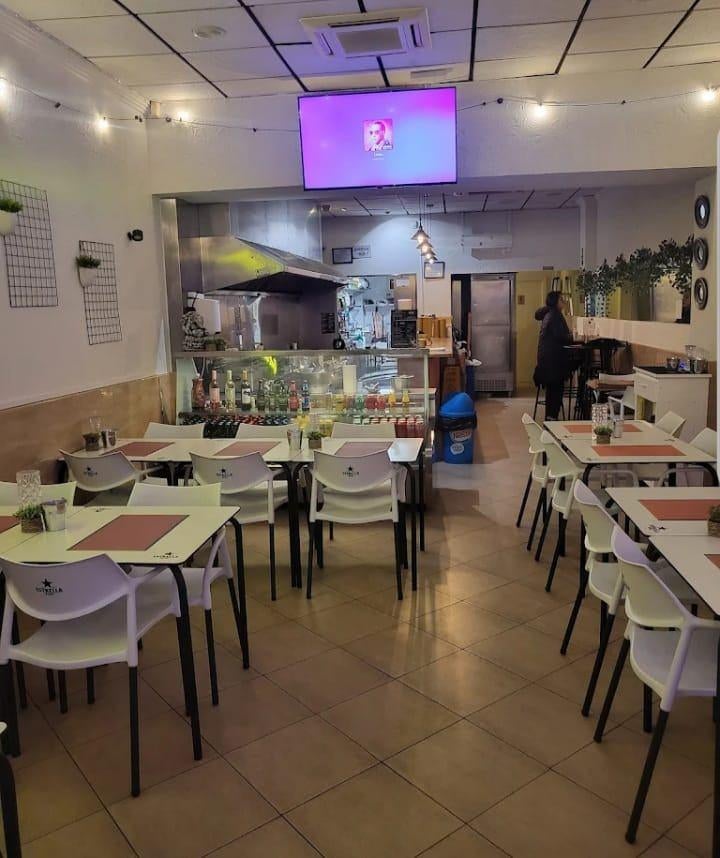 CAFETARIA-BAR-ACHTERGROND BEDRIJF BENIDORM, Immo, Buitenland, Spanje, Overige soorten, Stad