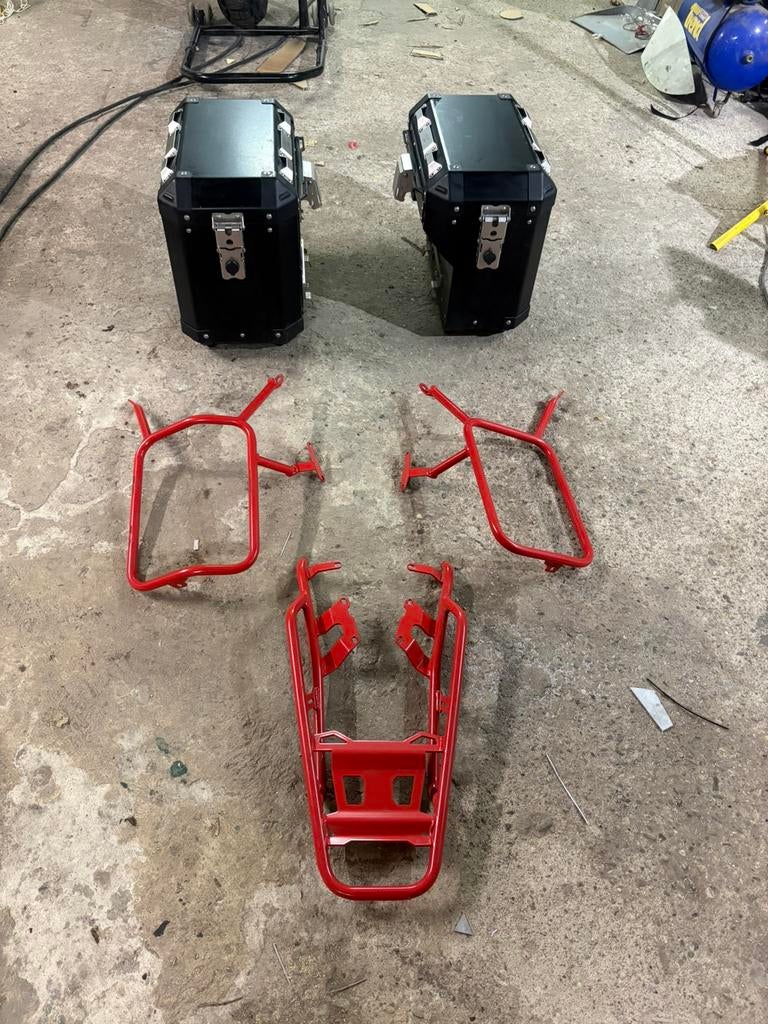 UNIT GARAGE koffers 48l + 41l met frame voor BMW R Nine T, Ophalen, Gebruikt