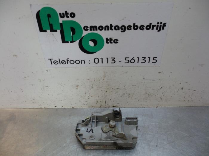 Serrure portière mécanique 4portes arrière gauche d'un Pe, -, Utilisé, -, Peugeot