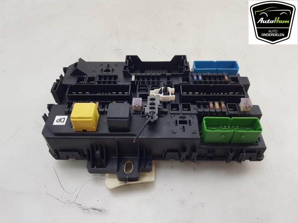 BOITIER FUSIBLES Astra H GTC (L08) (|13181278|93182940|), Autos : Pièces & Accessoires, Utilisé, Opel