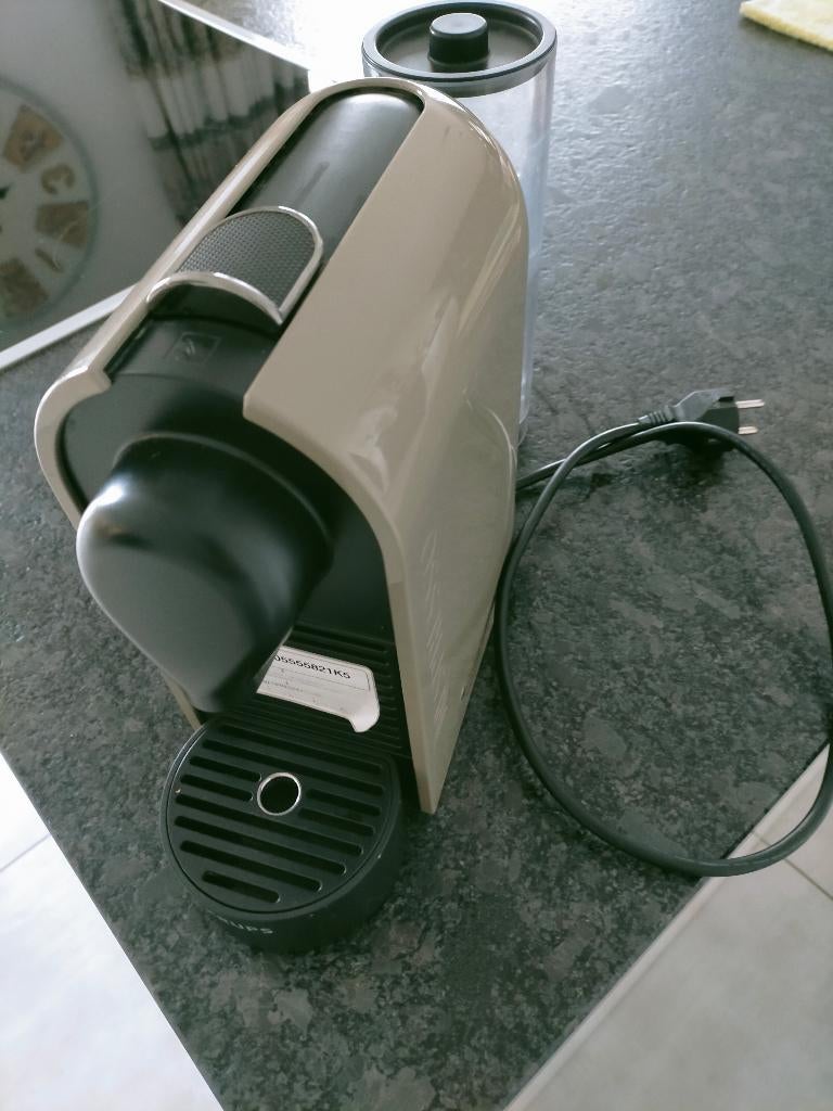 Nespresso Krups XN250 en panne., Machine à espresso, Réservoir d'eau amovible, Dosettes et capsules de café, Ne fonctionne pas