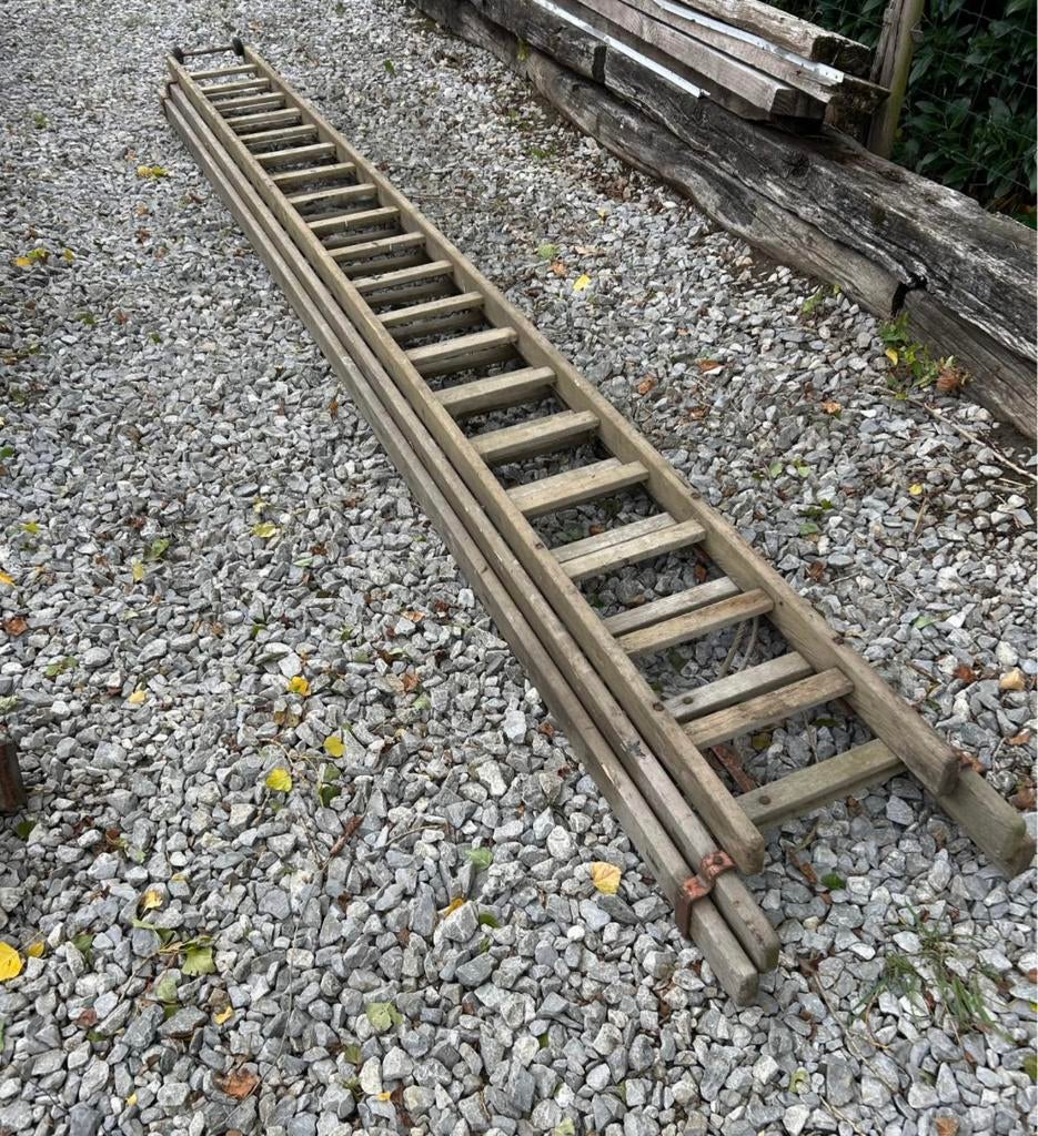 Ancienne échelle triple en bois 4m50 par élément decoration, Bricolage & Construction, Enlèvement, Comme neuf, Échelle