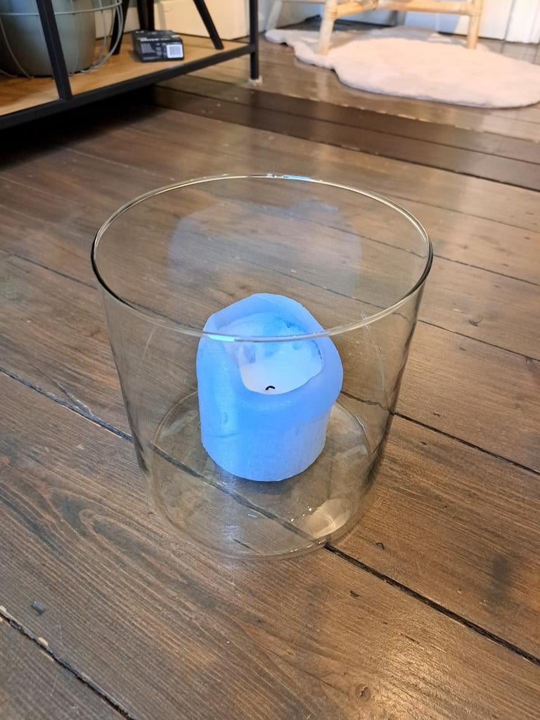 Glazen windlicht, Enlèvement