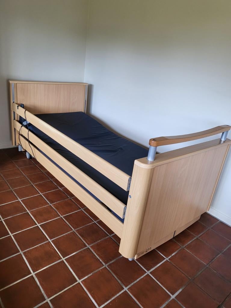 Elektrisch ziekenbed, Diversen, Verpleegmiddelen, Ophalen, Gebruikt