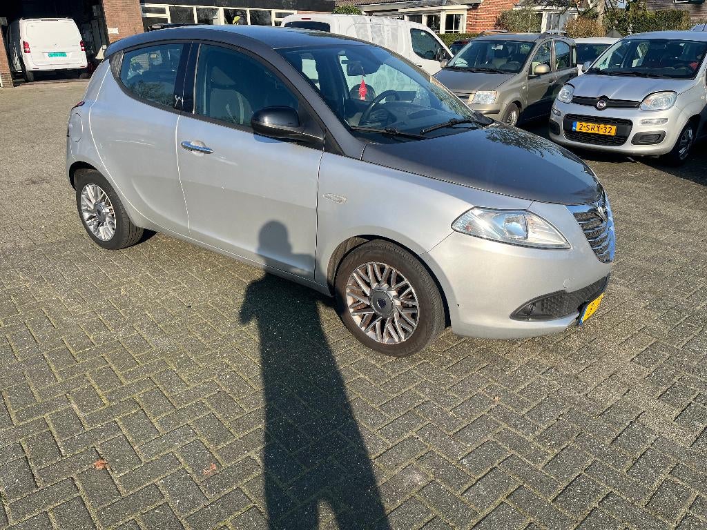 lancia ypsilon 0.9 twinair.   2014, Autos, Lancia, Argent ou Gris, Achat, Entreprise, Boîte manuelle