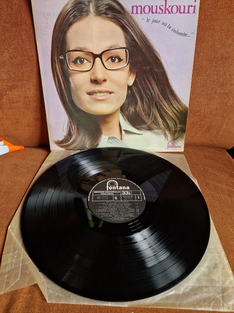 Nana Mouskouri le jour où la colombe, Enlèvement ou Envoi