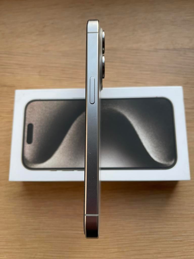 Iphone 15pro 256Gb 600€  nikel, Enlèvement, Comme neuf